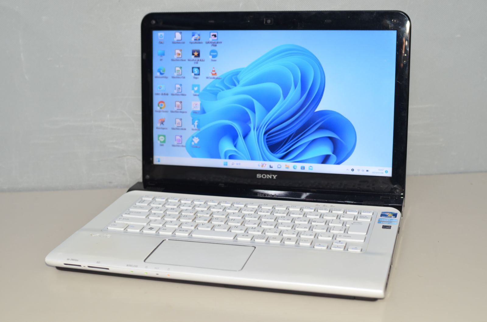 SONY SVE1411AJ 高性能core i3-2370M/SSD256GB-