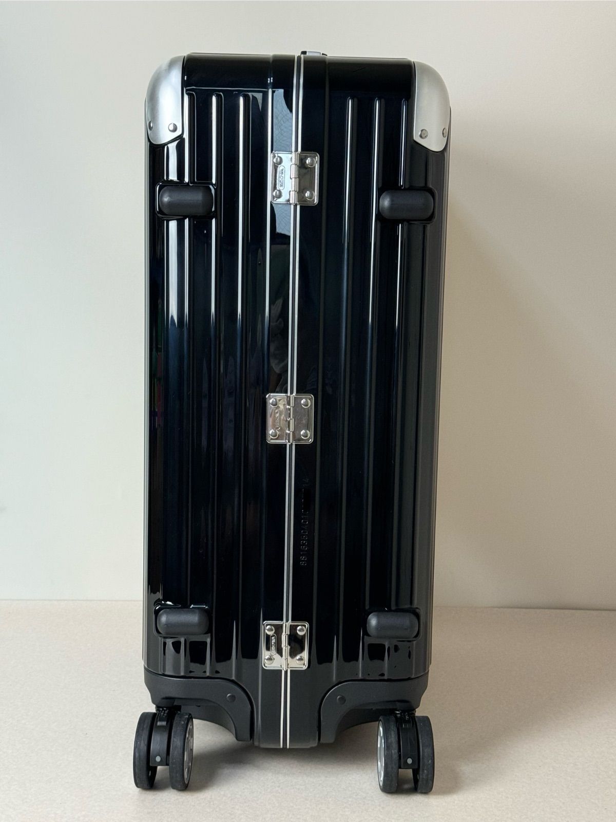 RIMOWA リンボ ４輪　63L ブラック 881.63.50.4 新品未使用 RIMOWA LIMBO 4輪 60L ブラック[881.63.50.4] - メルカリ