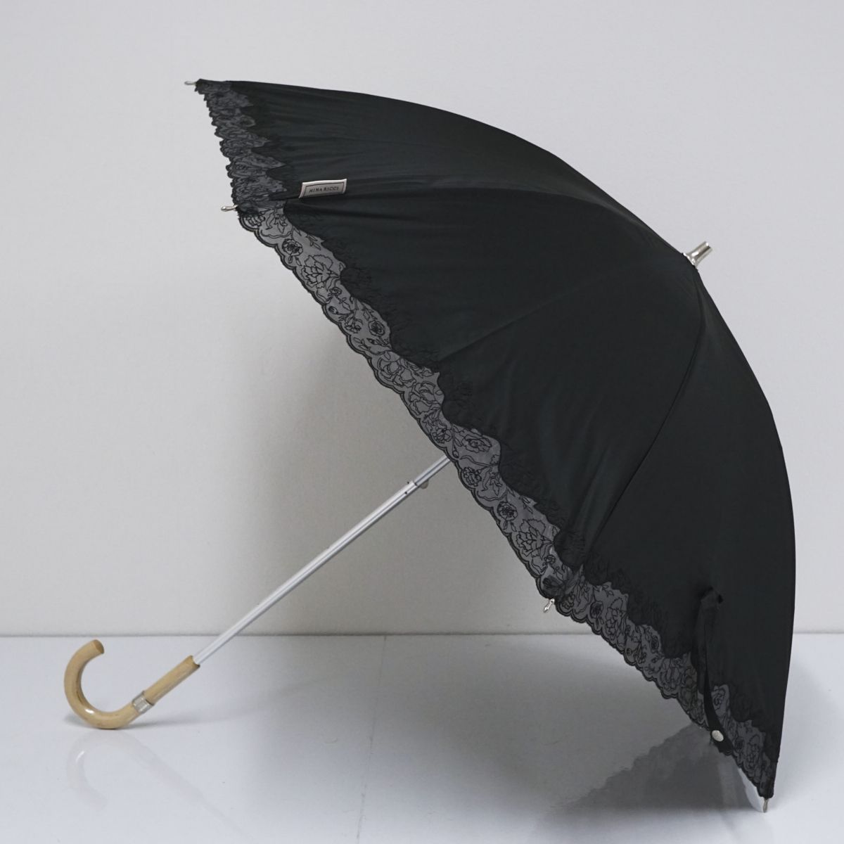NINA RICCI　ニナ・リッチ　サマーシールド　晴雨兼用日傘　ブラック NINA RICCI ニナリッチ 折りたたみ傘 日傘 雨傘 晴雨兼用傘