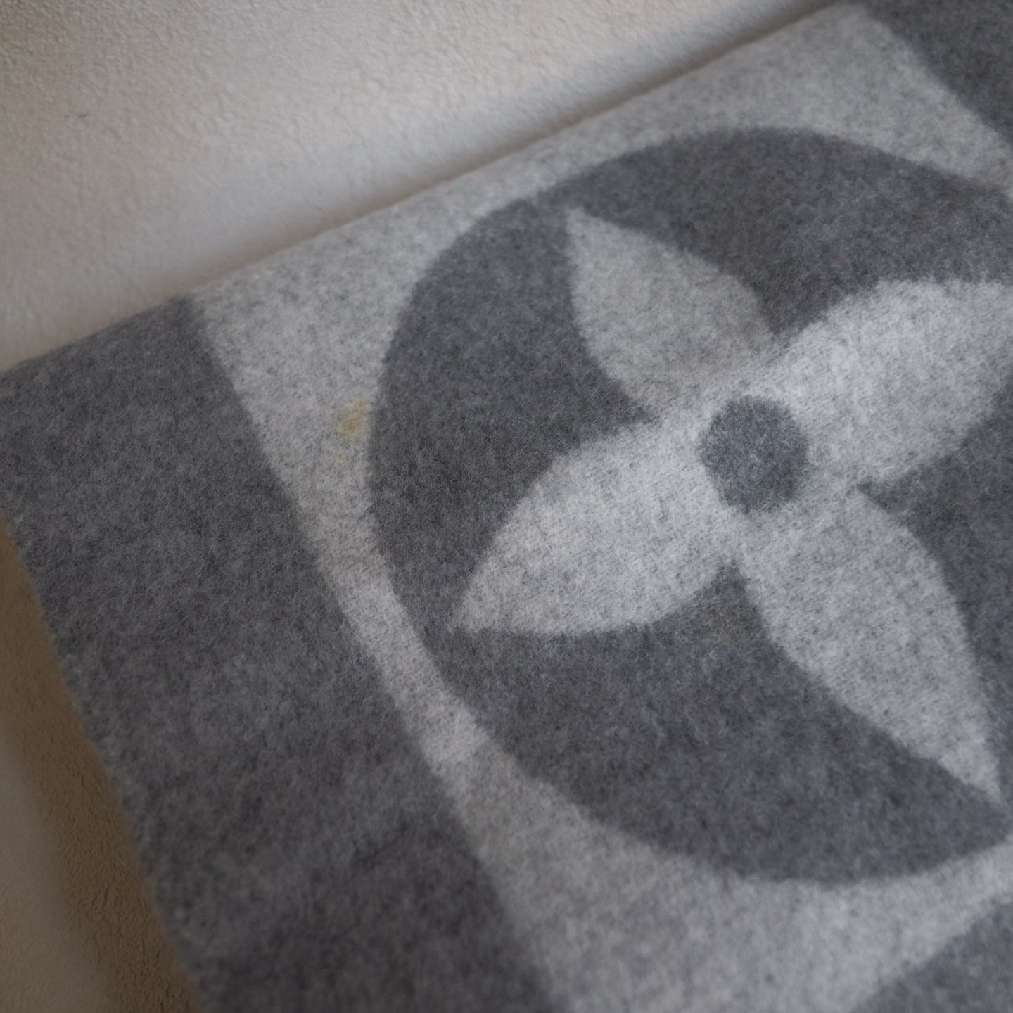 LOUIS VUITTON モノグラム ロゴマニア グレー マフラー・ストール