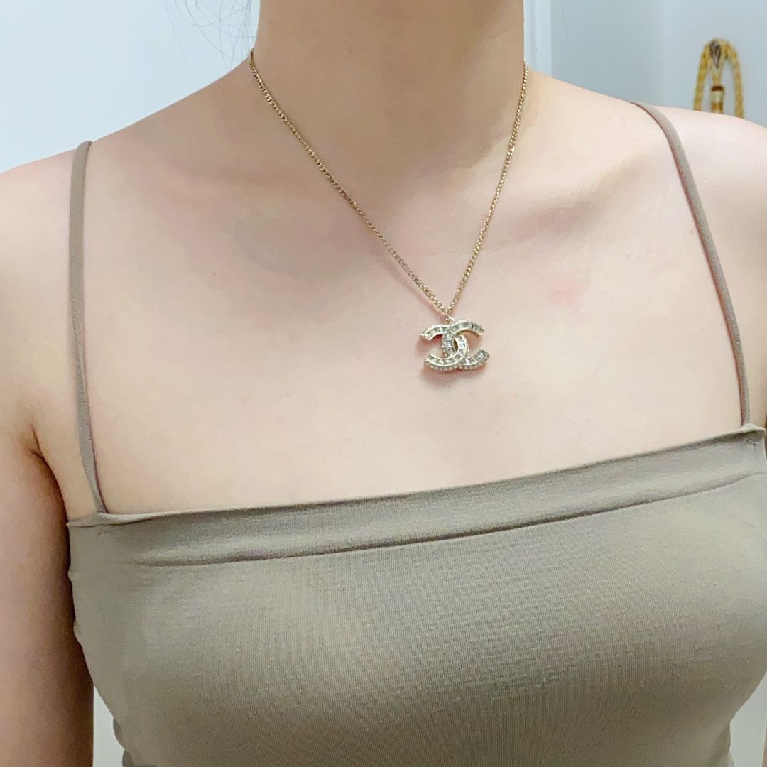 【CHANEL】 【シャネル】 ペンダント メタル & ダイヤモンド ペンダント ネックレス - メタル、レジン & ストラス、シルバー