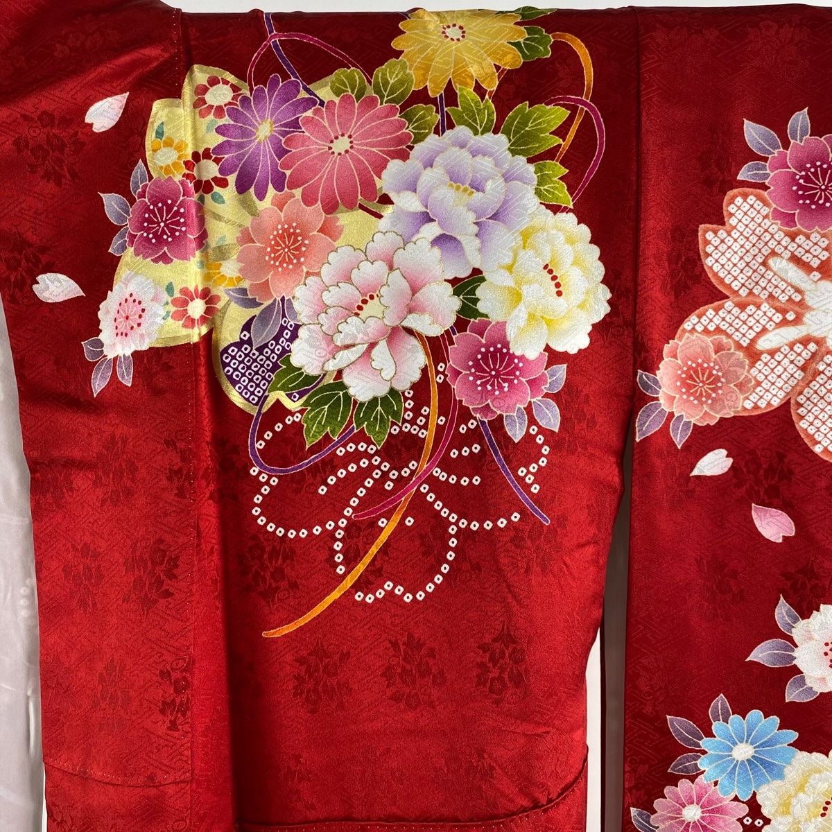 振袖 身丈163cm 裄丈68cm L 袷 落款あり 牡丹 草花 金彩 染め分け 抹茶色 正絹 秀品 三つ紋 中古 振袖 身丈163cm 裄丈68cm L 袷 落款あり 草花 雲文 染め分け 赤 正絹