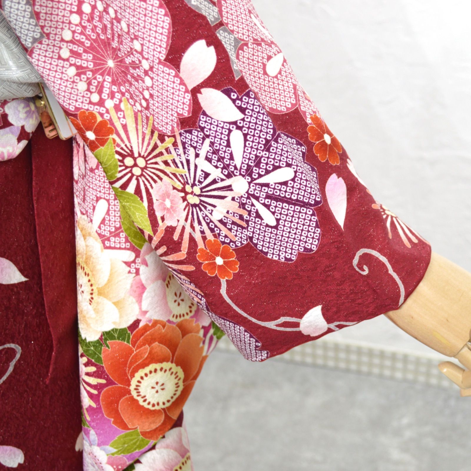 美品》正絹 振袖フルセット L〜LLサイズ 成人式 桜 深赤地 パール 