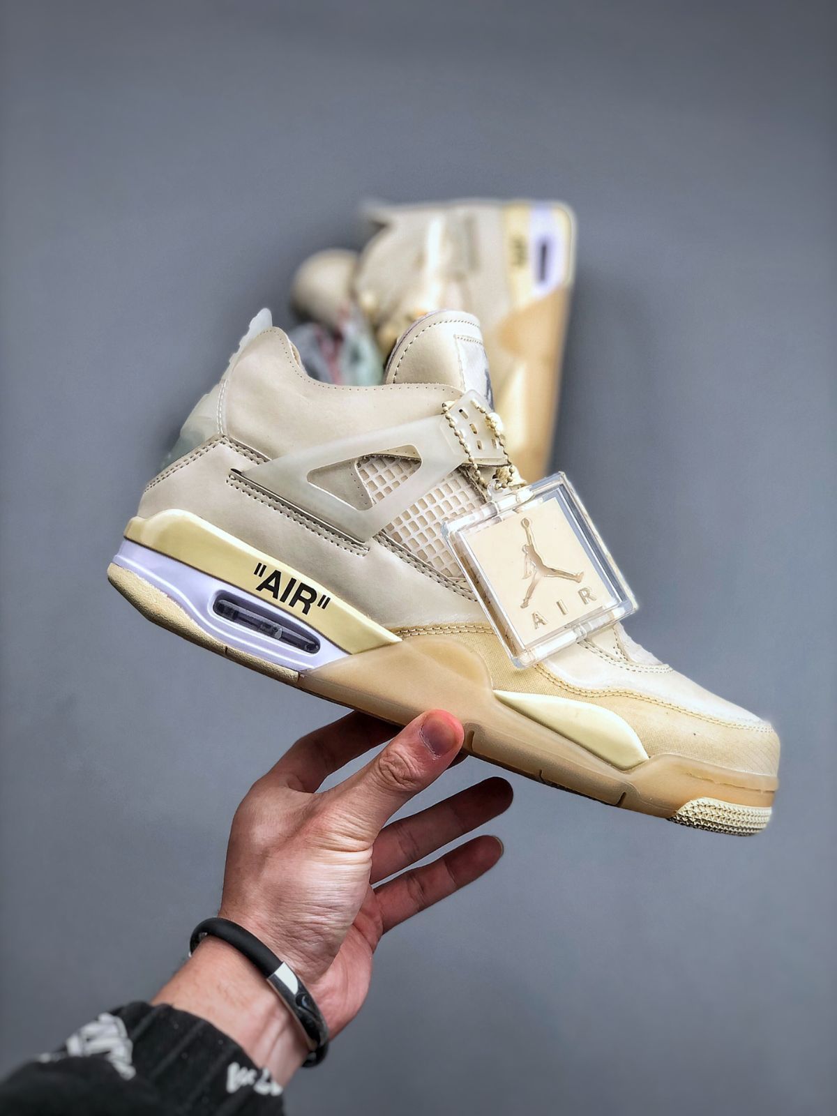 オフホワイト × ナイキ ウィメンズ エアジョーダン 4 レトロ SP セイル/モスリン-ホワイト-ブラック(OFF-WHITE × NIKE WMNS AIR JORDAN 4 SP SAIL/MUSLIN-WHITE-BLACKCV9388-100)