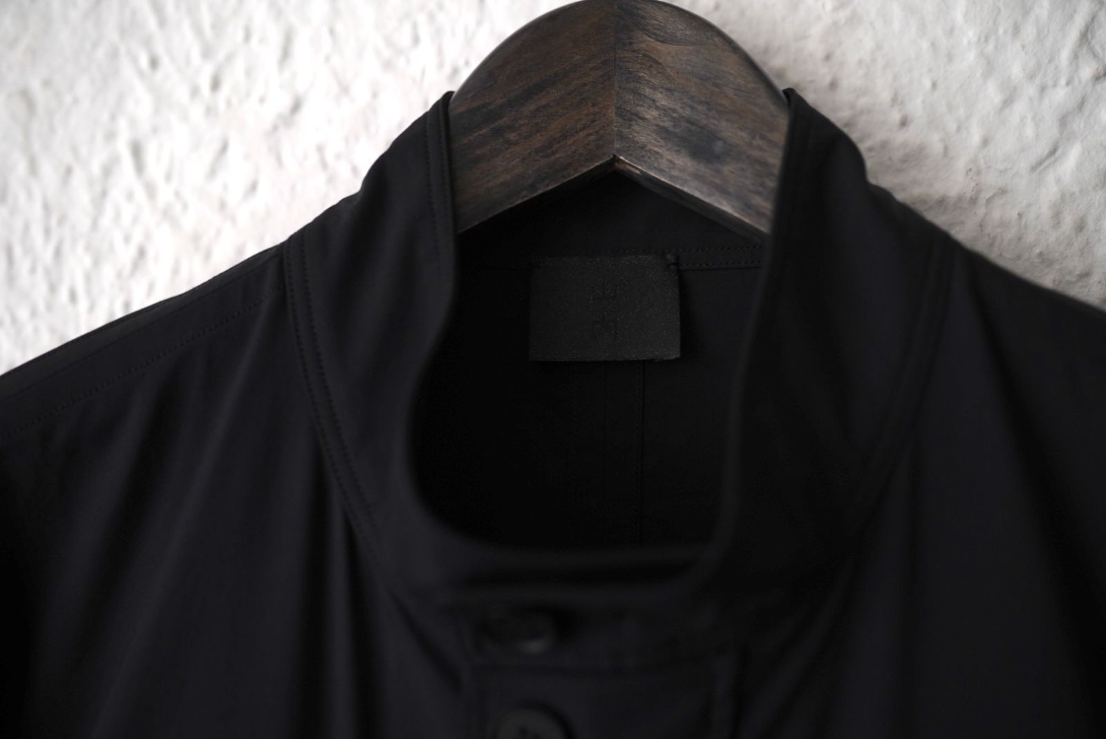 山内　塩縮撥水•ミリタリーコート ウェルメイドな紳士服を朴訥に作り続けるブランド、山内を知っています