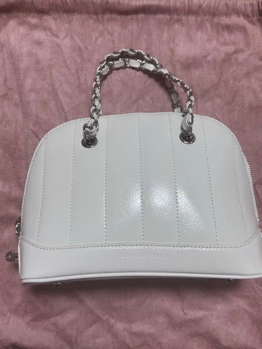 Cardinal Red カーディナルレッド ラヴェルバック ホワイト