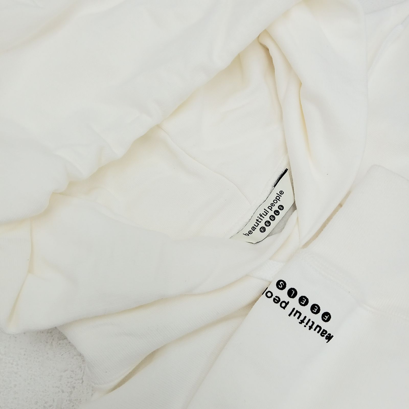 beautiful people feels ビューティフルピープル Cozy hoodie