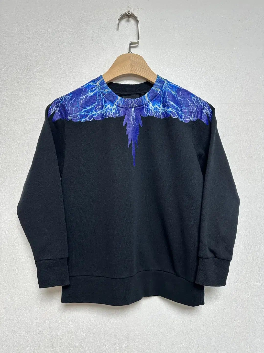 MARCELO BURLON(マルセロブロン) キッズ ボルト 達人 プリント トレーナー ブラック ( 6Y )