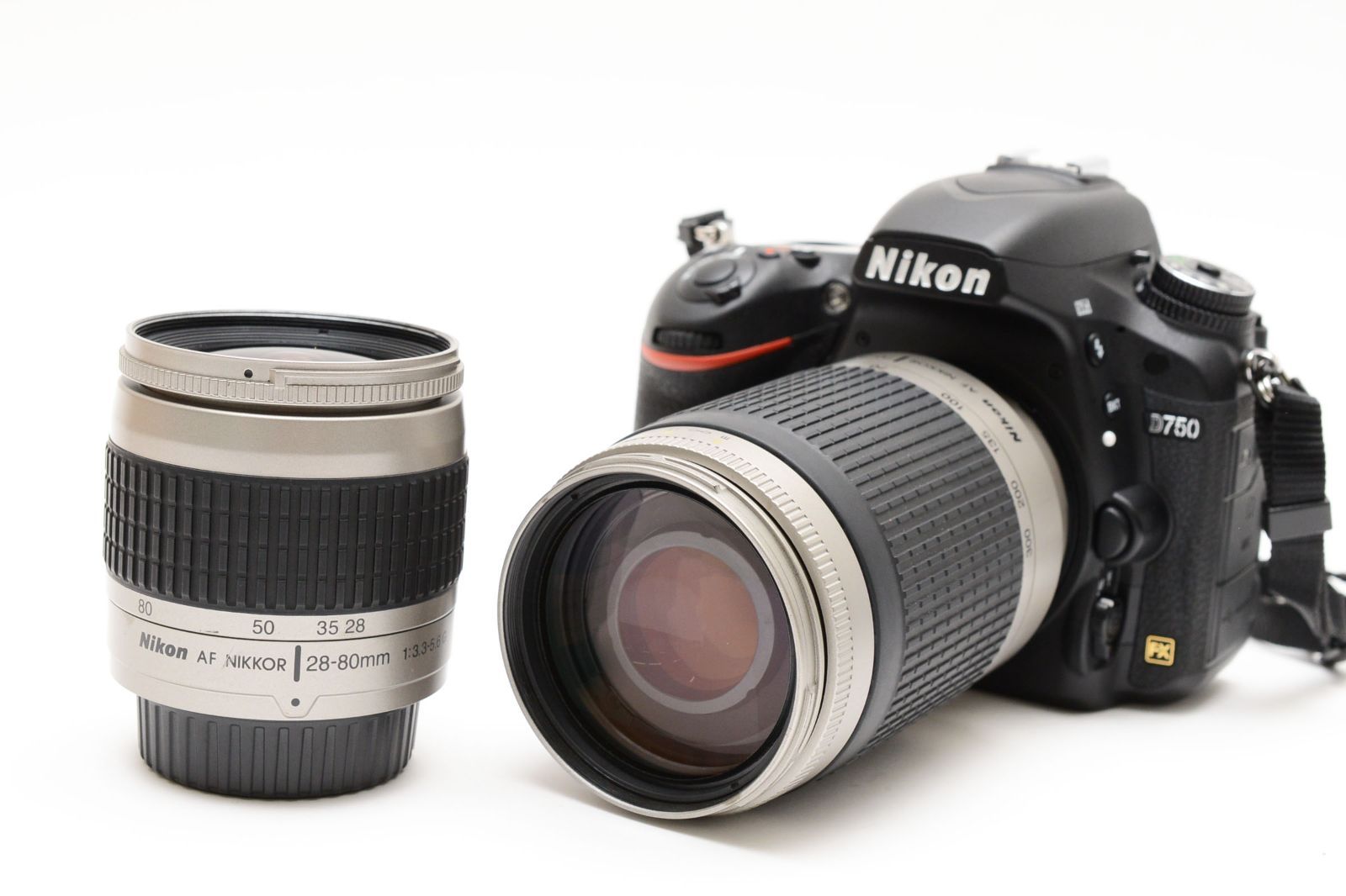 Nikon D5600 デジタル一眼レフカメラ　ズーム、単焦点レンズセット Nikon D5600 デジタル一眼レフカメラ ズーム、単焦点レンズセット