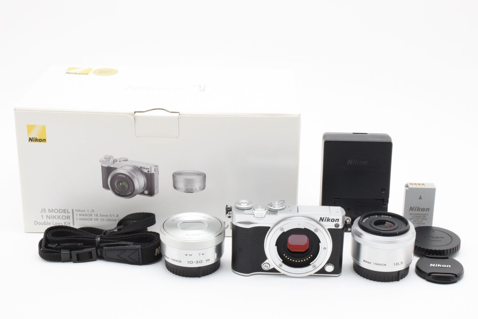 シャッター数748回で新品級✨バッテリー2個✨Nikon 1 J5　169-1 ほぼ新品級】Nikon 1 J5 ダブルズームキット シャッター数2777回