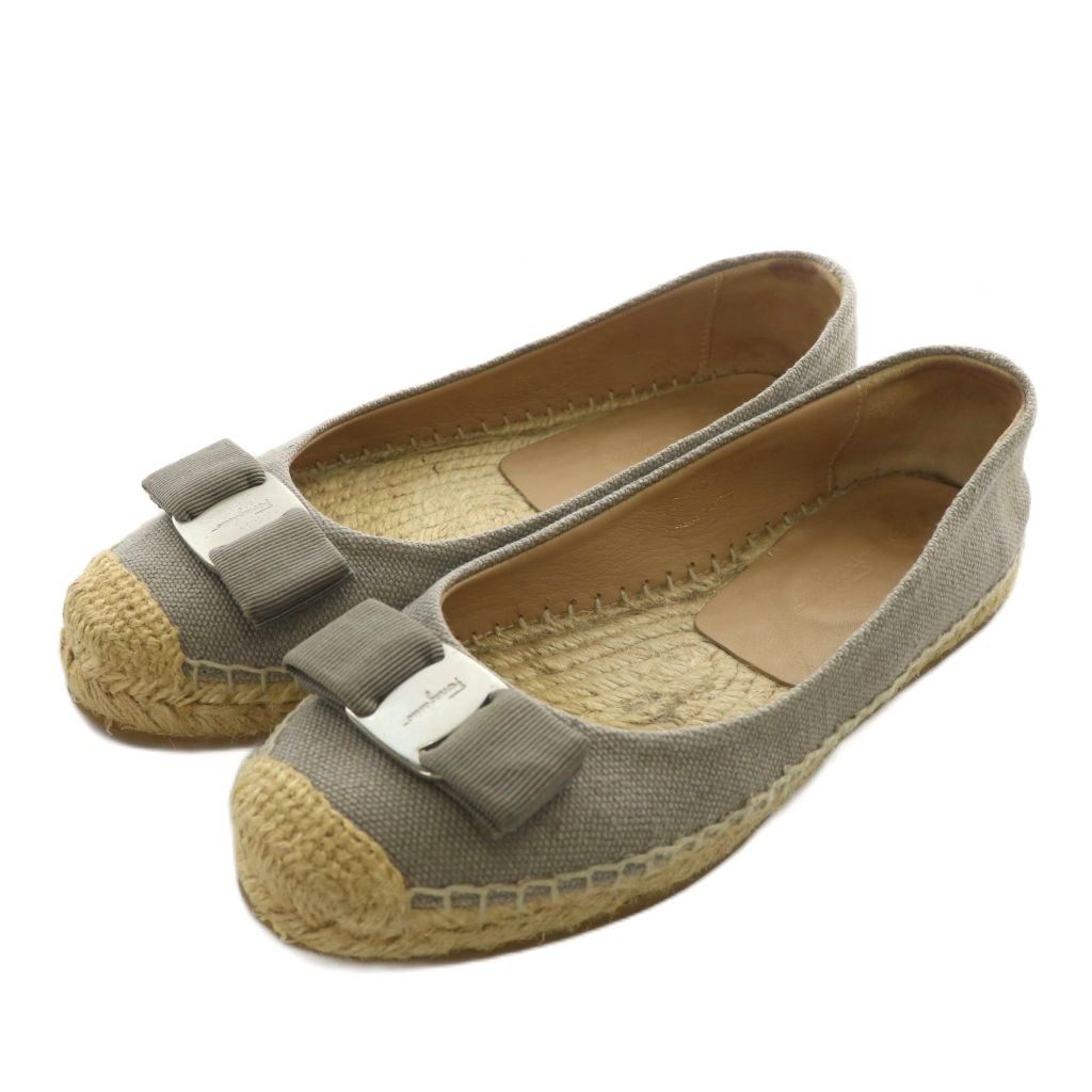 サルヴァトーレフェラガモ Salvatore Ferragamo ヴァラリボン フラットシューズ スリッポン エスパドリーユ キャンバス ラウンドトゥ ロゴ 6 23cm ベージュ グレー |XZ GY11