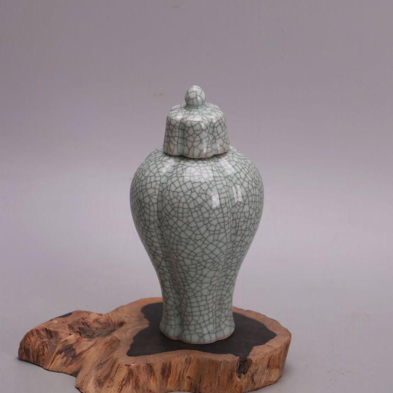 宋官窯開片釉梅瓶  景徳鎮 陶磁器 装飾品 現代工芸品美術品 置物 宋官窯開片釉梅瓶 景徳鎮 陶磁器 装飾品 現代工芸品美術品 置物