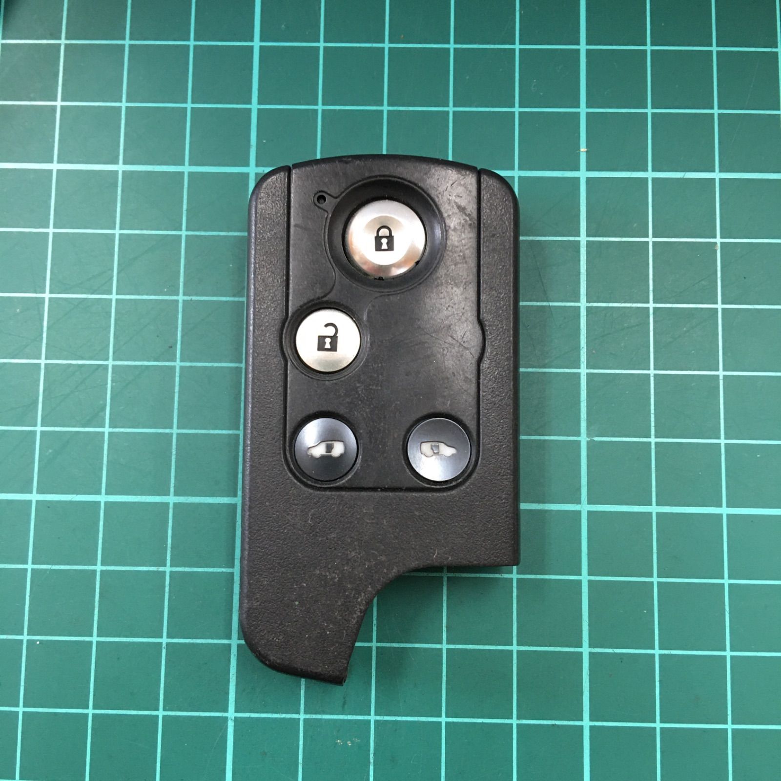 美品！ホンダ・フリード，ステップワゴン純正両側パワースライド　スマートキー中古 4ボタン!灯確認済み!美品! 前編⁄内外装新型フリード vs 新型ステップワゴン！愛車ミニバン比較対決！HONDA FREED vs HONDA STEPWGN  オーナーズレポ