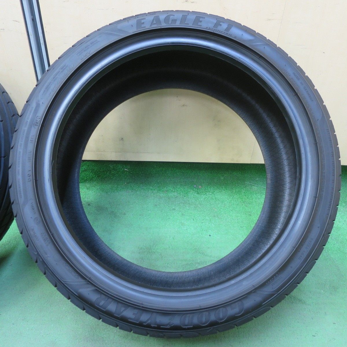 バリ溝 24年 9.5分 235 40R18 グッドイヤー イーグル F1 タイヤ 18インチ シビック スカイライン ランエボ マークX ベンツ 等 5092304イノタ TRITUETUBI_COM