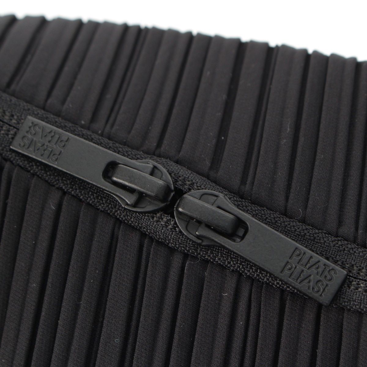 プリーツプリーズ イッセイミヤケ PLANETARY PLATES CROSS BODY  