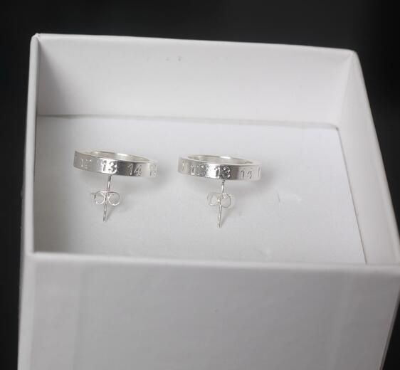Maison margiela メゾンマルジェラ ロゴ ピアス 両耳用