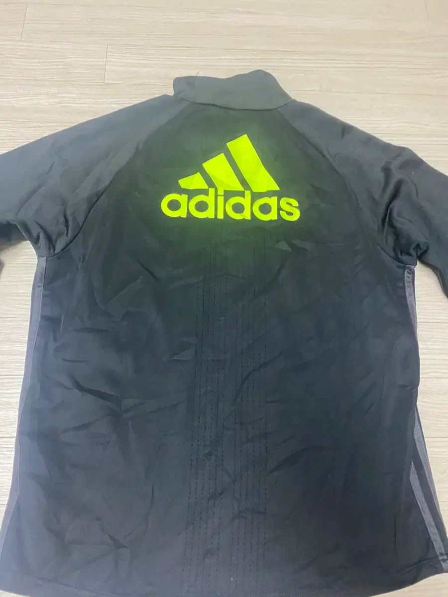 adidas アディダス