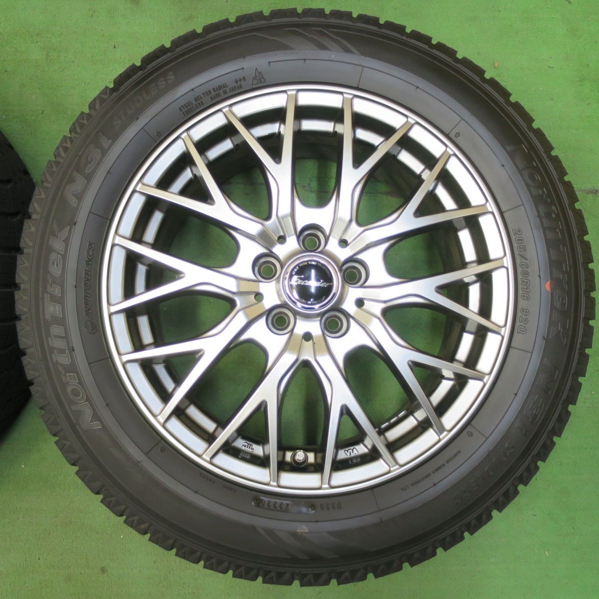 バリ溝！9.5分以上☆インプレッサ 等 205/60R16 スタッドレス