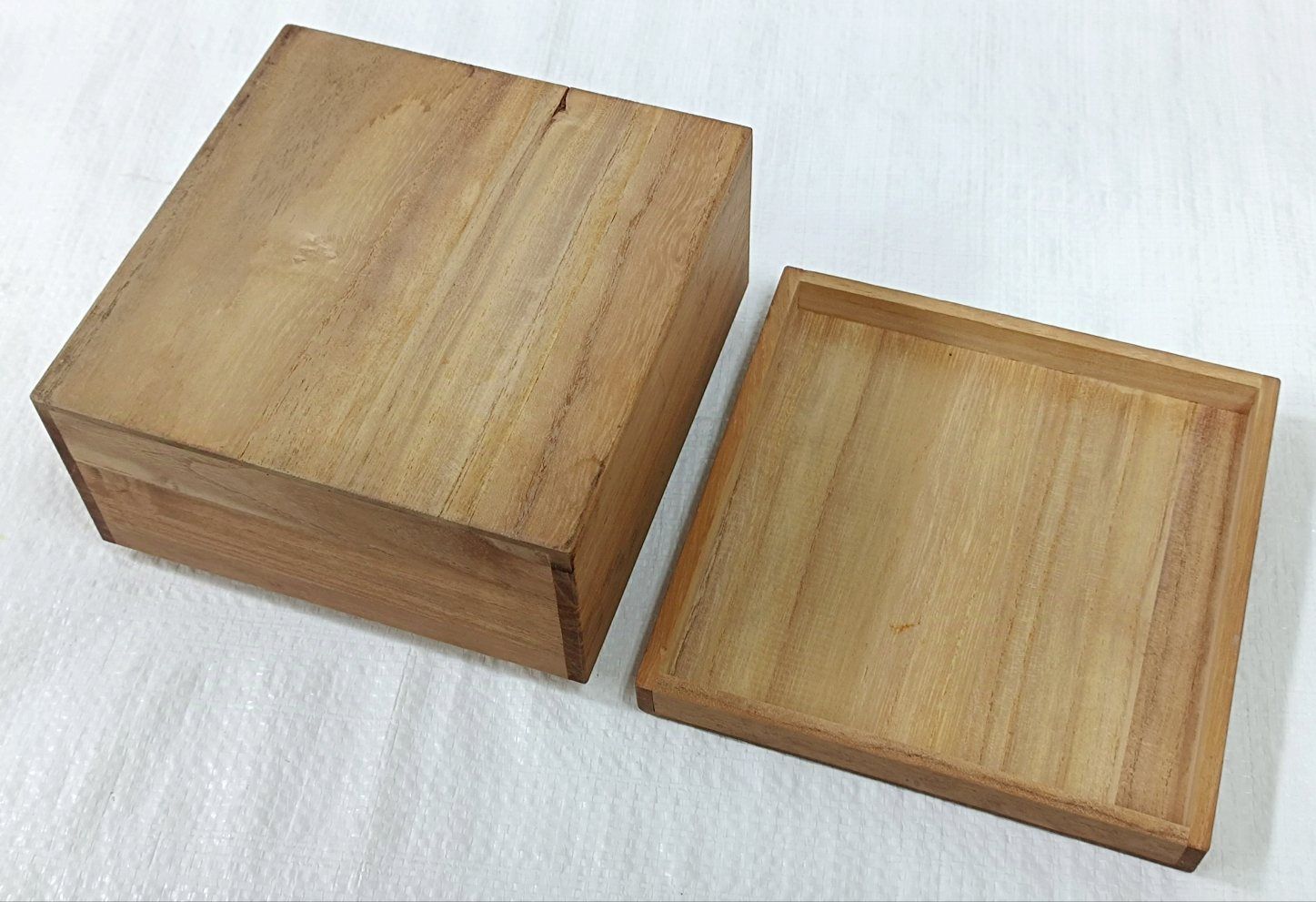 希少品 山田平安堂 宮内庁御用達 天然木朱塗り梅茶托 5客揃い 桐箱入り 希少品 山田平安堂 宮内庁御用達 天然木朱塗り梅茶托 5客揃い 桐