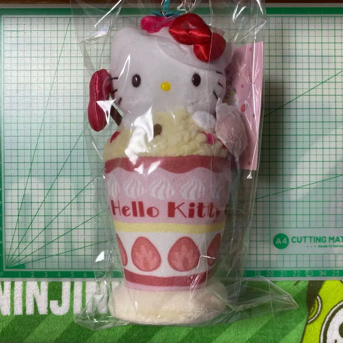 サンリオ ハローキティ デザートキーホルダー パフェ サンデー Amazon.co.jp: サンリオ(SANRIO) ハローキティ マスコット