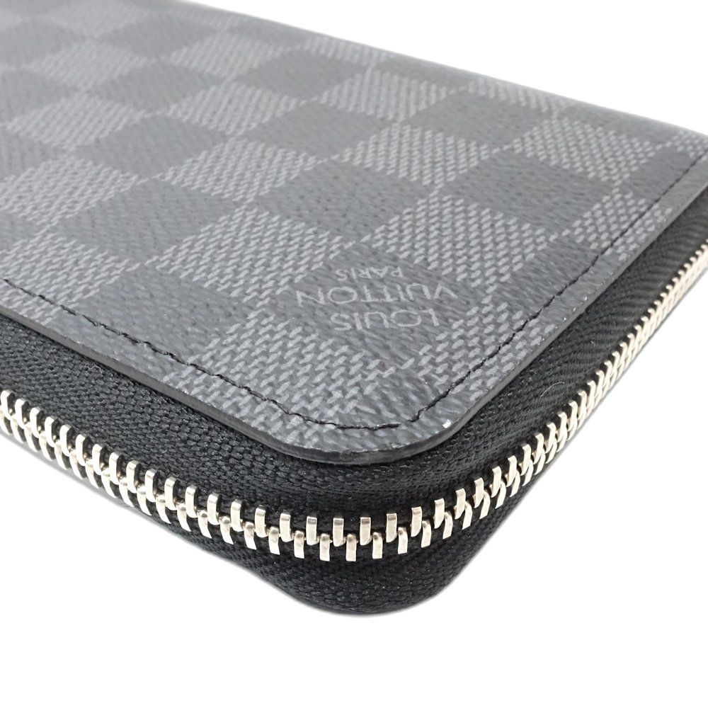 VUITTON