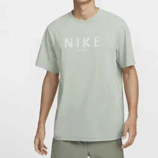 韓国 [NIKE] ハイバス UVバーサタイル Tシャツ (カーキ) Nike(ナイキ） ハイバス UV 半袖 Tシャツ 出品 - メルカリ