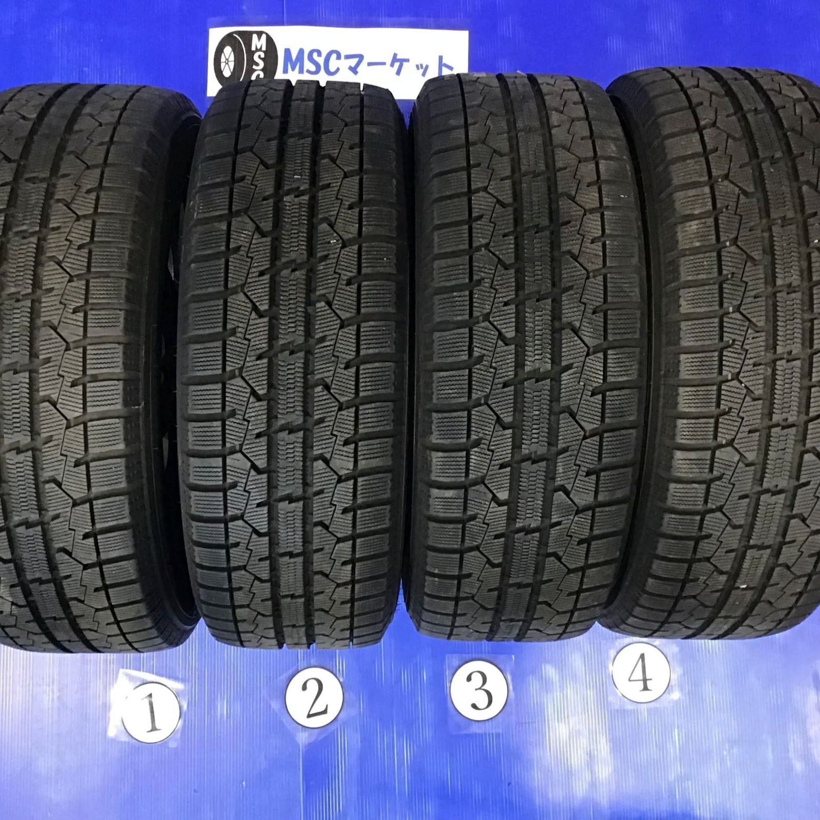 中古】クラウン等 TOYO GIZ ﾎｯﾄｽﾀｯﾌ ｴｸｼｰﾀﾞ17インチ スタッドレス 