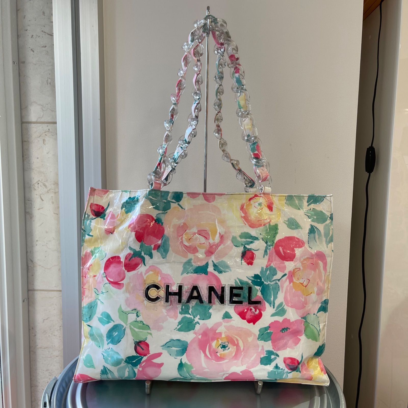 【美品】CHANEL シャネル ビッグココマーク フラワープリント ショルダートートバッグ PVC×プラスチック マルチカラー×ブラック ゴールド金具  ヴィンテージ 中古 プラチェーン プラスティック ハンドバッグ レディース 花柄 ブランド 希少 レア