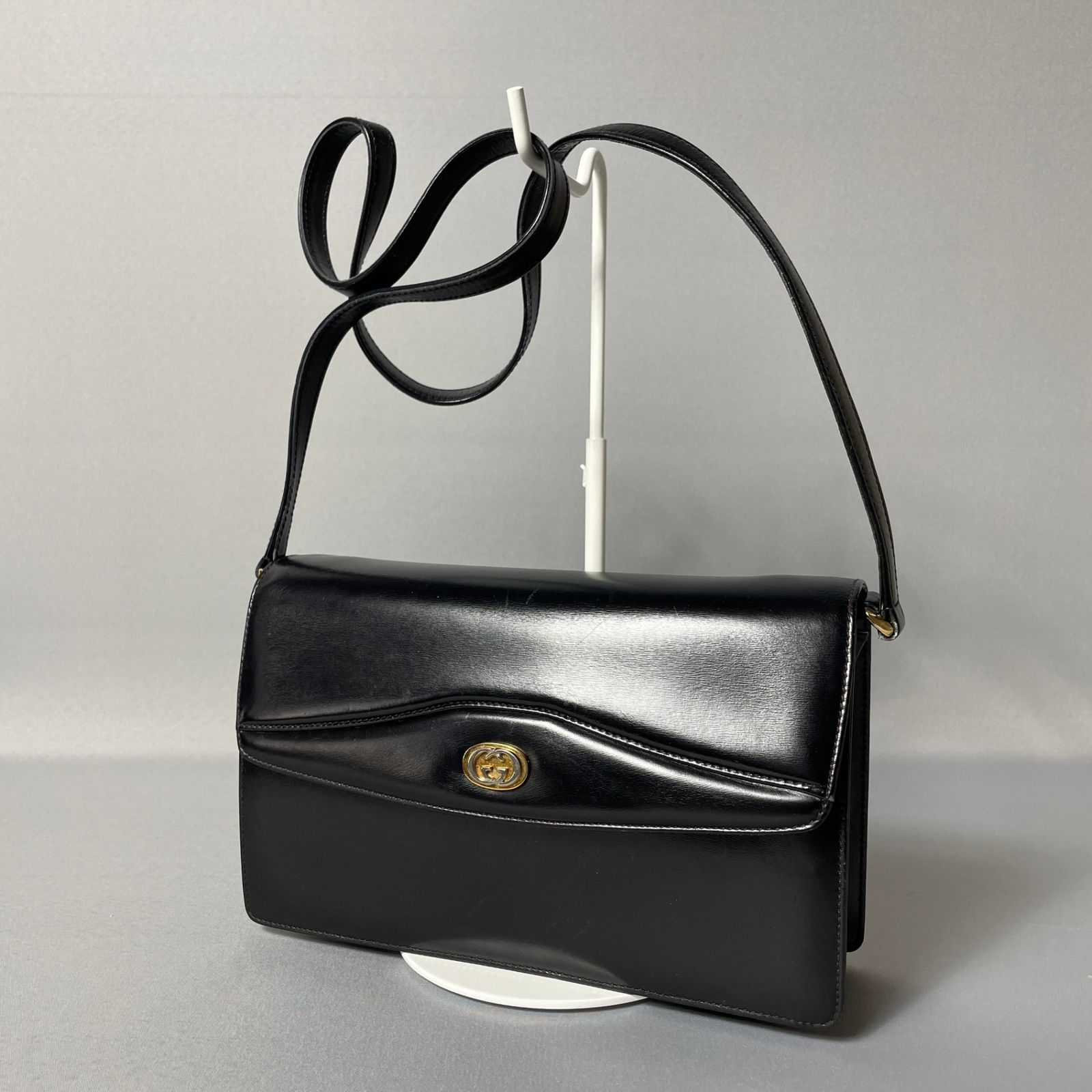 美品Gucci ショルダーバッグ 黒 レザー GGロゴ 美品Gucci ショルダーバッグ 黒 レザー GGロゴ
