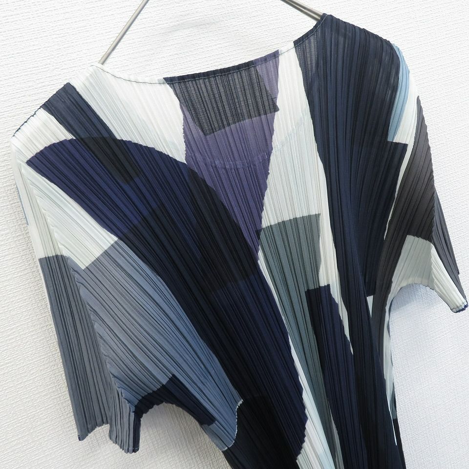 PLEATS PLEASE イッセイミヤケ 総柄 プリーツカットソー PLEATS PLEASE ISSEY MIYAKE - プリーツプリーズ イッセイミヤケ