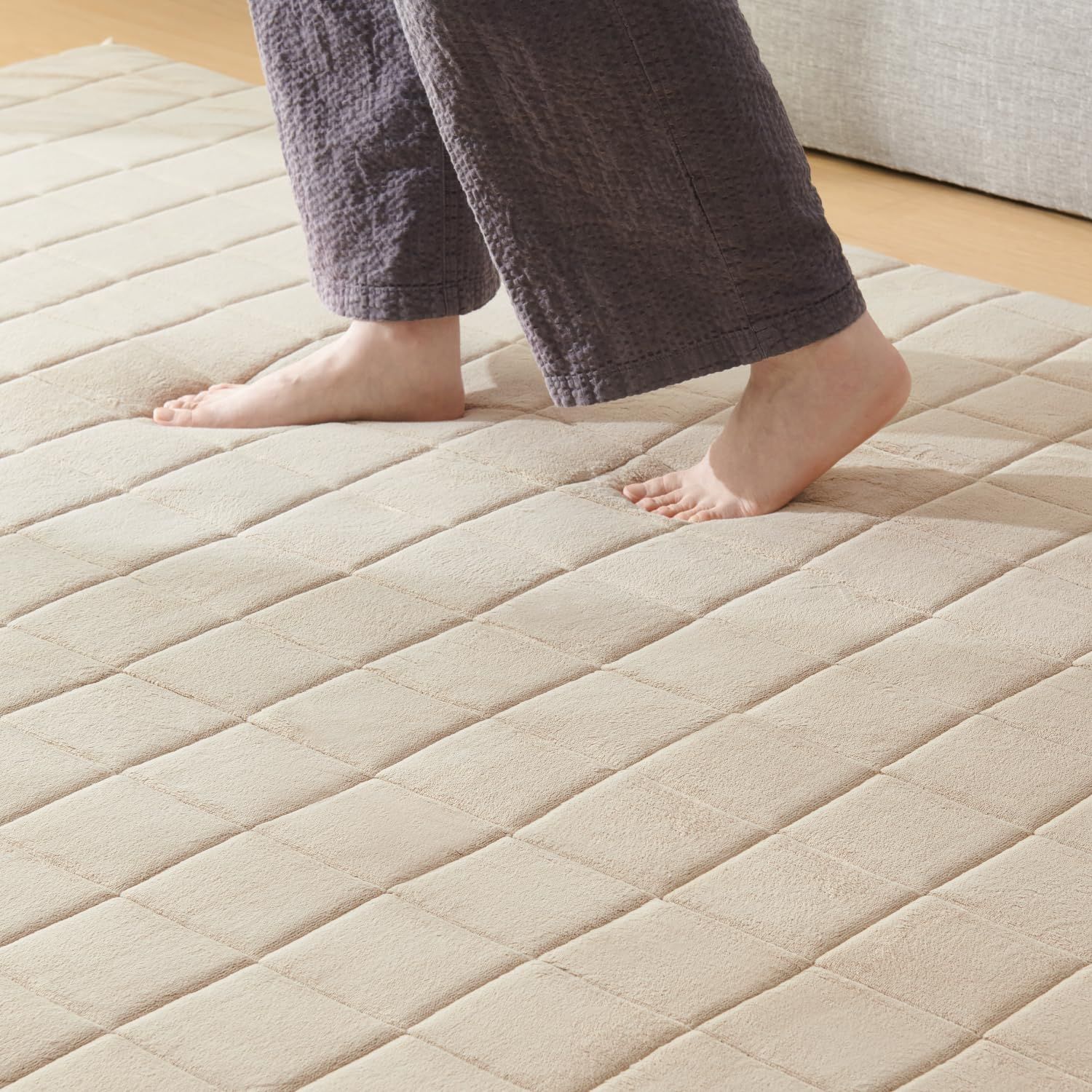 クモリ Kumori ラグ カーペット キルトラグ 200×250cm 約3畳 フランネル ラグマット 滑り止め付き 絨毯 ふわふわ肌触り もちもち 洗える オールシーズン 抗菌防臭 床暖房 ホットカーペット対応 無地 カーキ