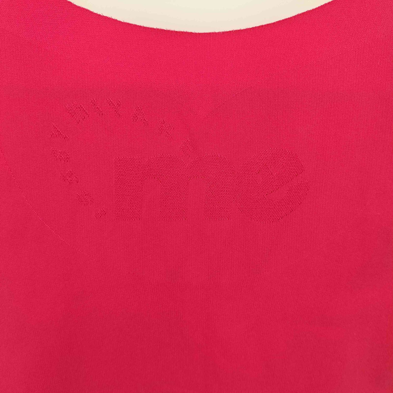 me ISSEY MIYAKE(ミー イッセイミヤケ) 背面ロゴ ノースリーブ タンクトップ レディース  中古 古着 0803 ミー イッセイミヤケ me ISSEY MIYAKE 背面ロゴ ノースリーブ