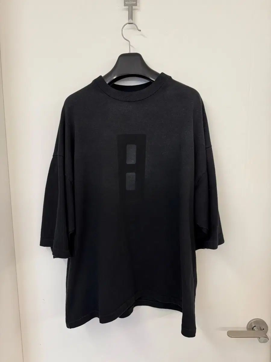FEAR OF GOD(フィアオブゴッド) エアブラシ 8 番号 プリント 半袖