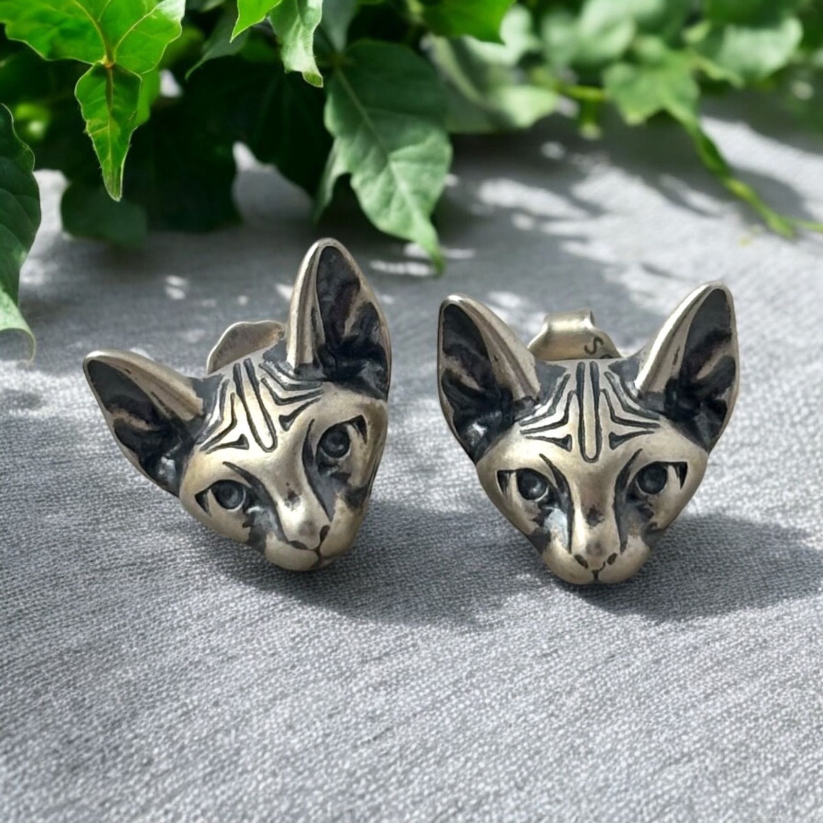 匿名発送 送料込 スフィンクス 猫 キャット 猫ピアス 御守り シルバー 
