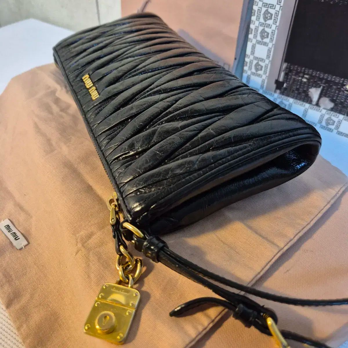 MIU MIU(ミュウミュウ) 正規品 クラッチ ブラック ミュウミュウ