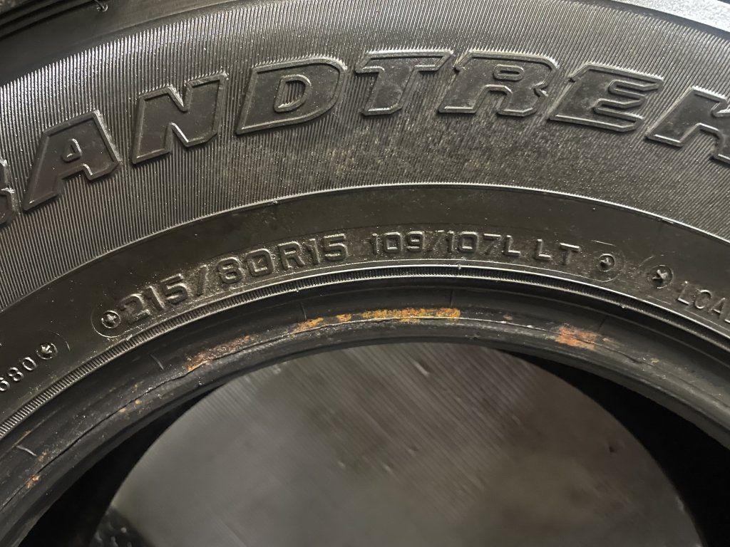 未使用品 2021年製 DUNLOP GRANDTREK SJ6 215/80R15 109/107L LT 15 