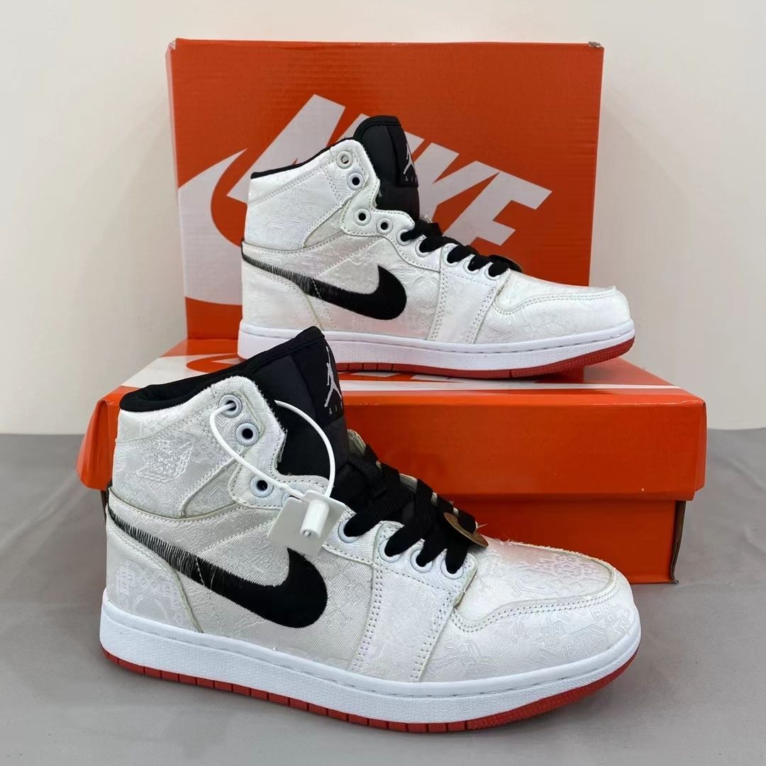 AIR JORDAN 1 MID SE FRLS GC WHITE/BLACK/WHITE 【CLOT】