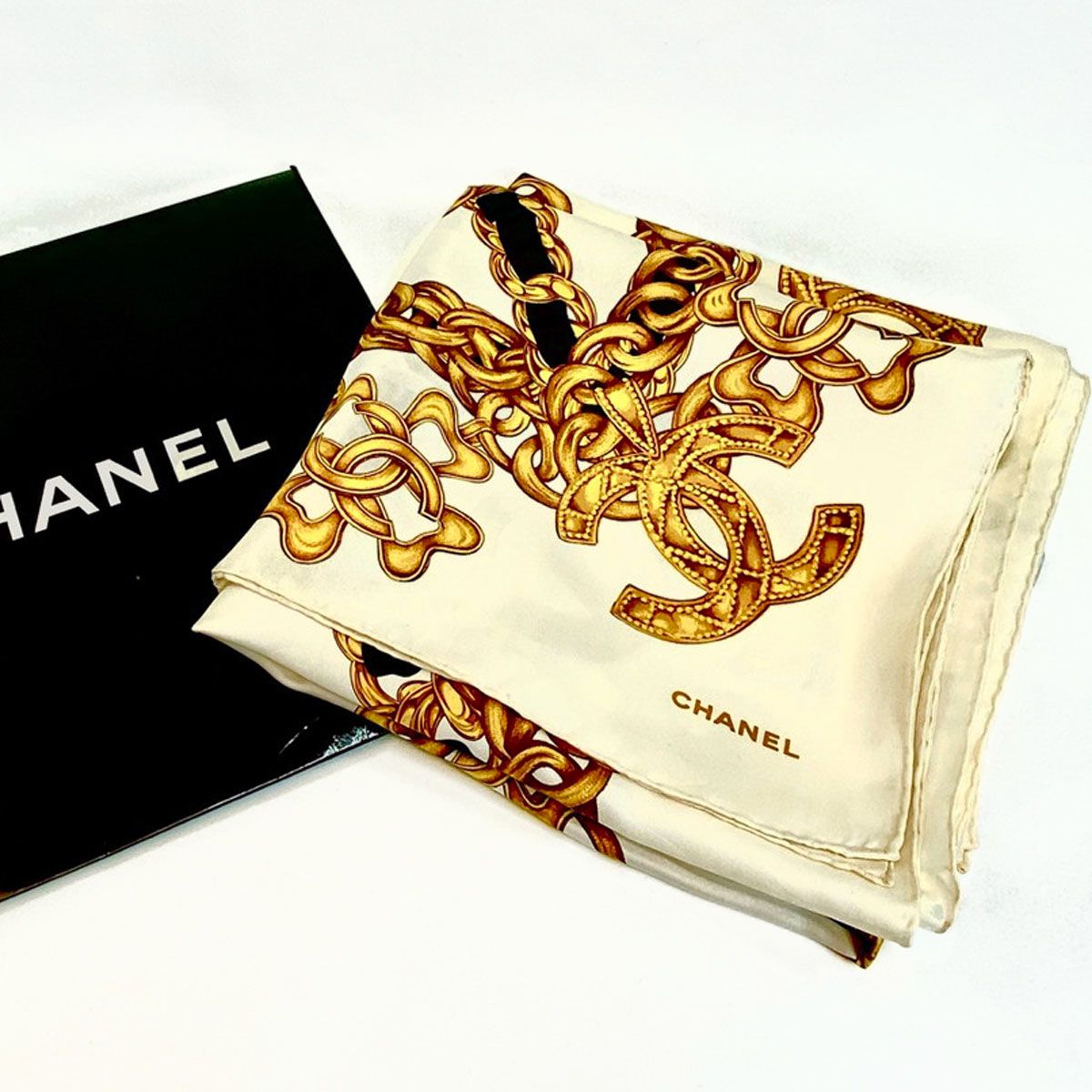 非常に高い品質 CHANEL シャネル 管理番号：9528 白 シルク スカーフ グリポア柄 小物