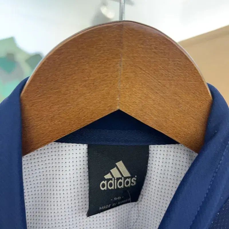 ☆adidas☆3本ライン ジップアップジャケット USA製 adidas(アディダス) 3本線 トラックトップス ジップアップ