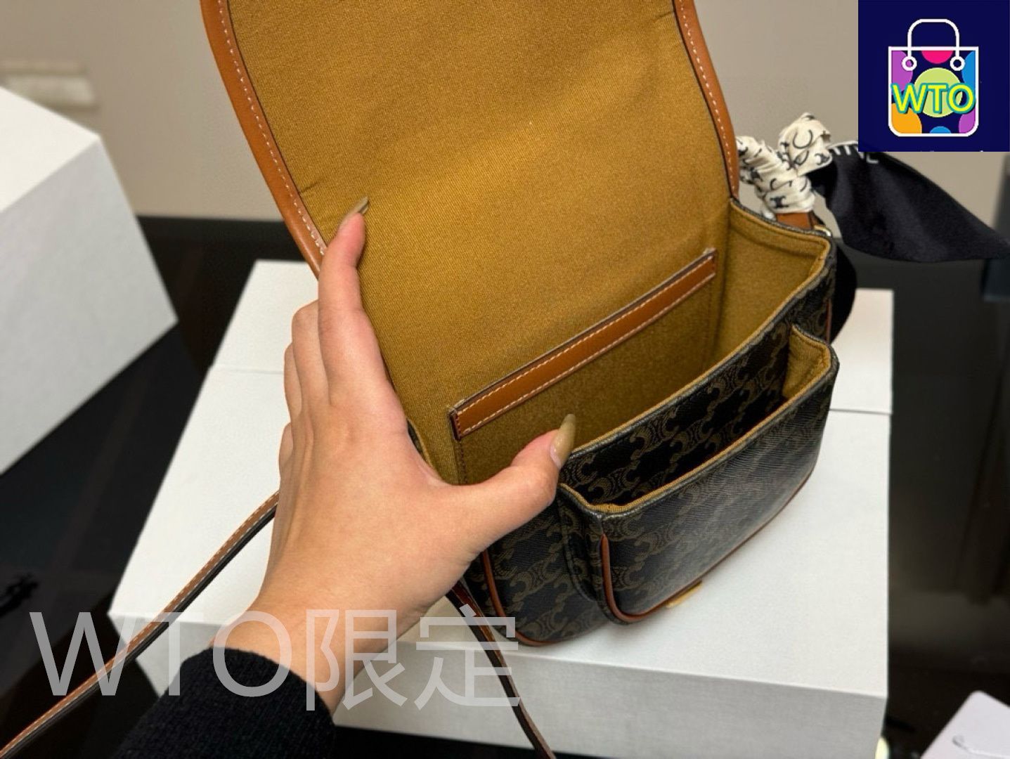 CELINE ボックスとカード、バック袋付き Celine] サドルバッグ モノグラムデザイン - ギフトボックス付き