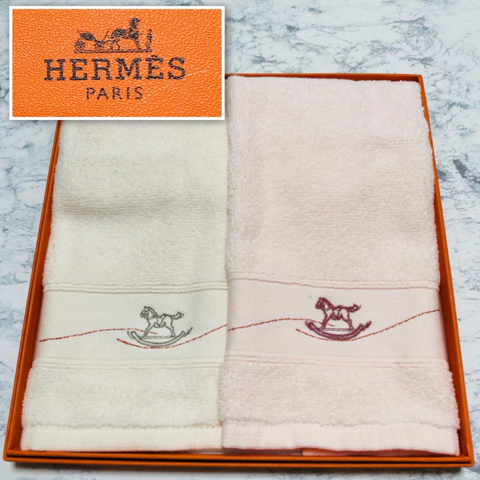 □良品□HERMES エルメス ハンドタオル2枚セット 木馬の刺繍 アイボリー＆ピンク 箱付き ベルギー製 タグあり 30.5cm×29.5cm -  メルカリ