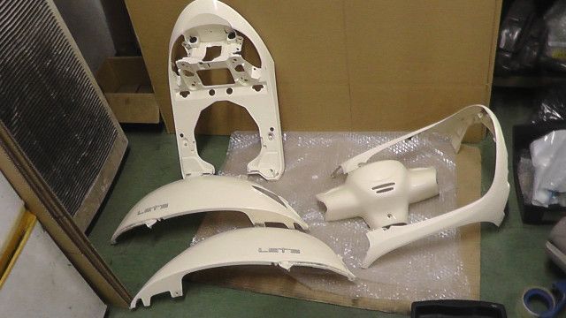 レッツ バスケット CA4AA の カウルセット 傷 補修 1758857219