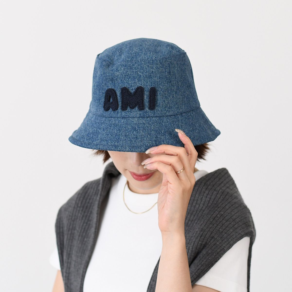 AMI PARIS ロゴハット Ami De Coeur 刺繍バケットハット ブラック | AMI PARIS