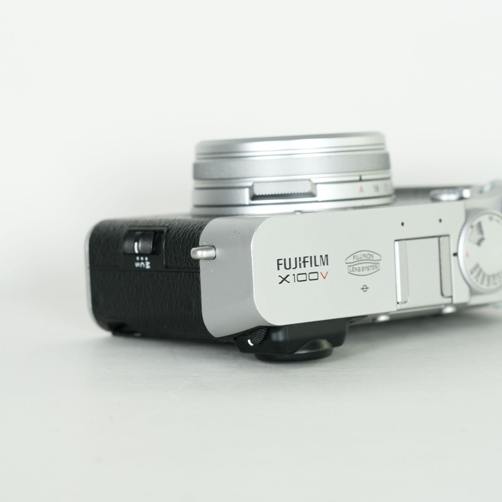 Fujifilm x100v 元箱付/シャッター数3,600回（cky様） 美品｜シャッター数7,700回｜グリップ付] FUJIFILM X100V