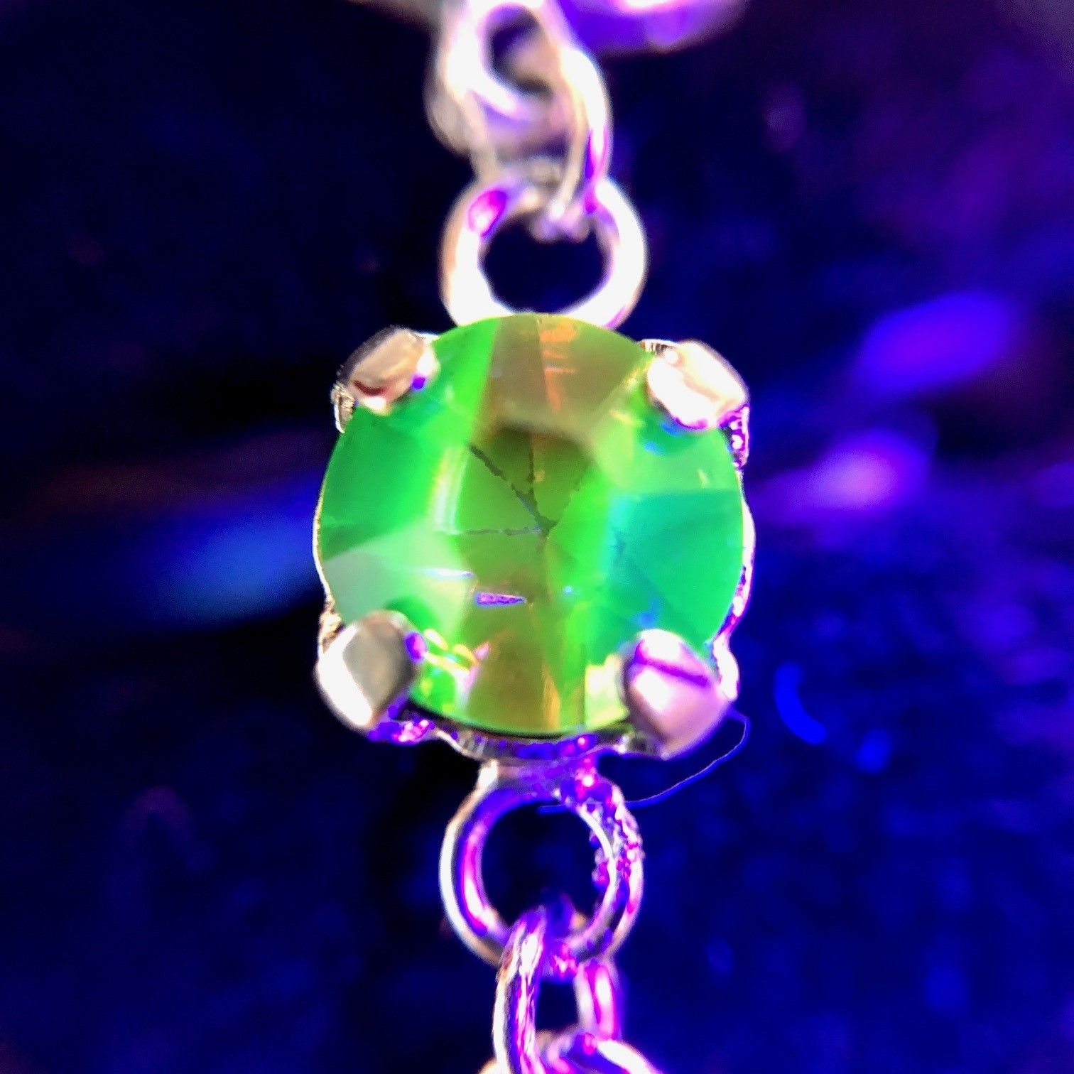 アンティークサフィレットとアイリスガラス(ウランガラス)のネックレス