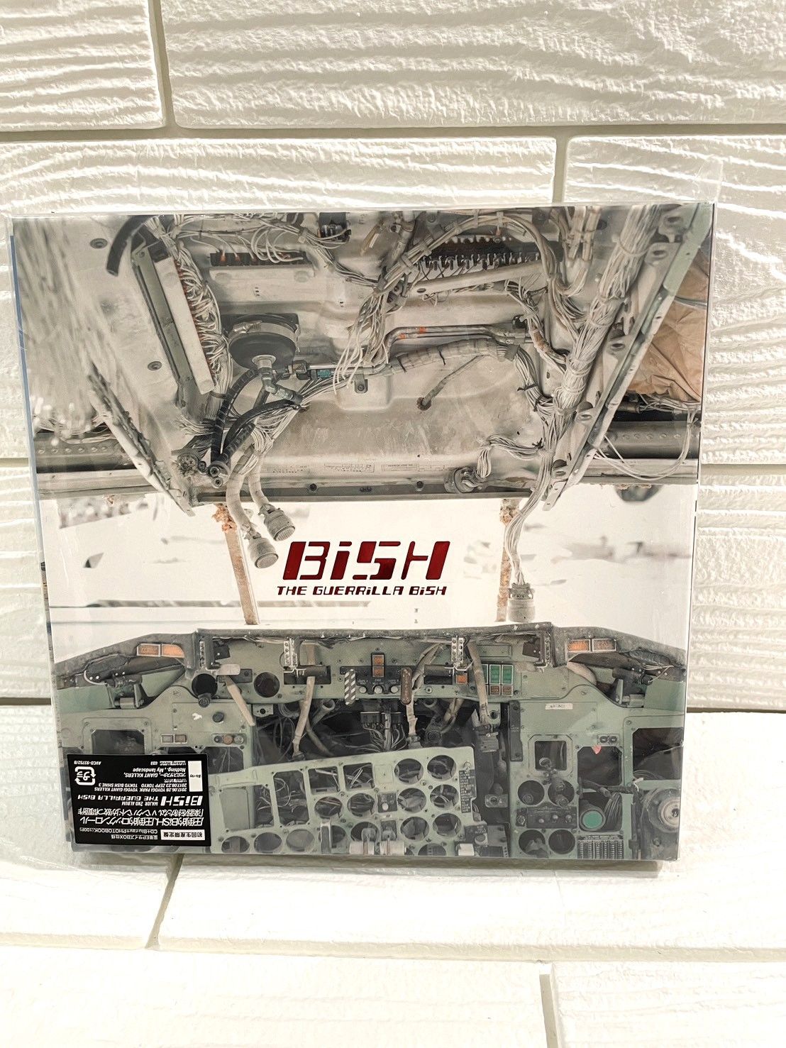 I【フォロー割でお得！コレクション！！】BiSH THE GUERRiLLA BiSH 初回生産限定盤 豪華EPサイズBOX仕様  直筆サイン入りポスター（AMMU-27792）セット売り 音楽 - メルカリ