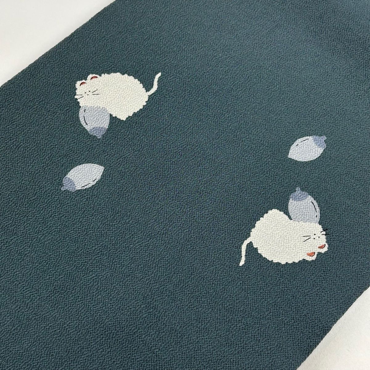 開き名古屋帯 名品 動物 どんぐり 縮緬 灰緑 正絹 【中古】 - メルカリ