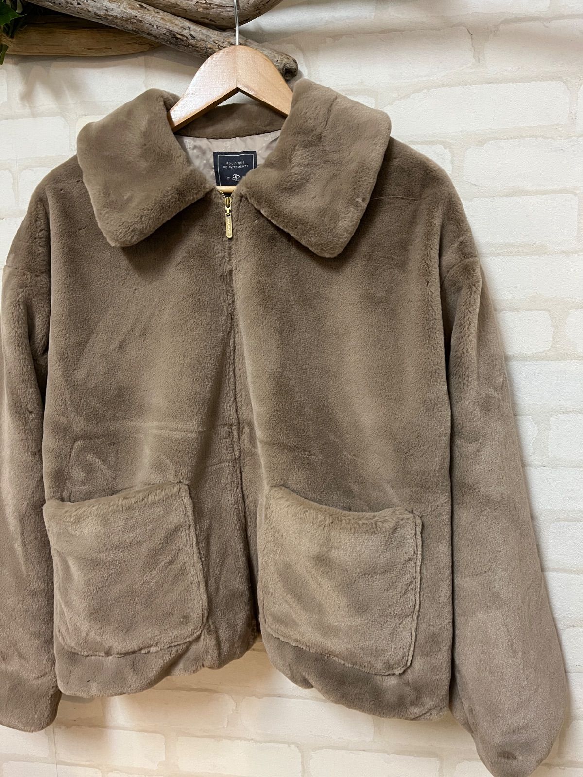 118 子供服 ブランド タグ付き ポンポネットジュニア 165㎝ アウター ブローチ付き ナルミヤインターナショナル ポンポネット 送料無料 キッズアウター