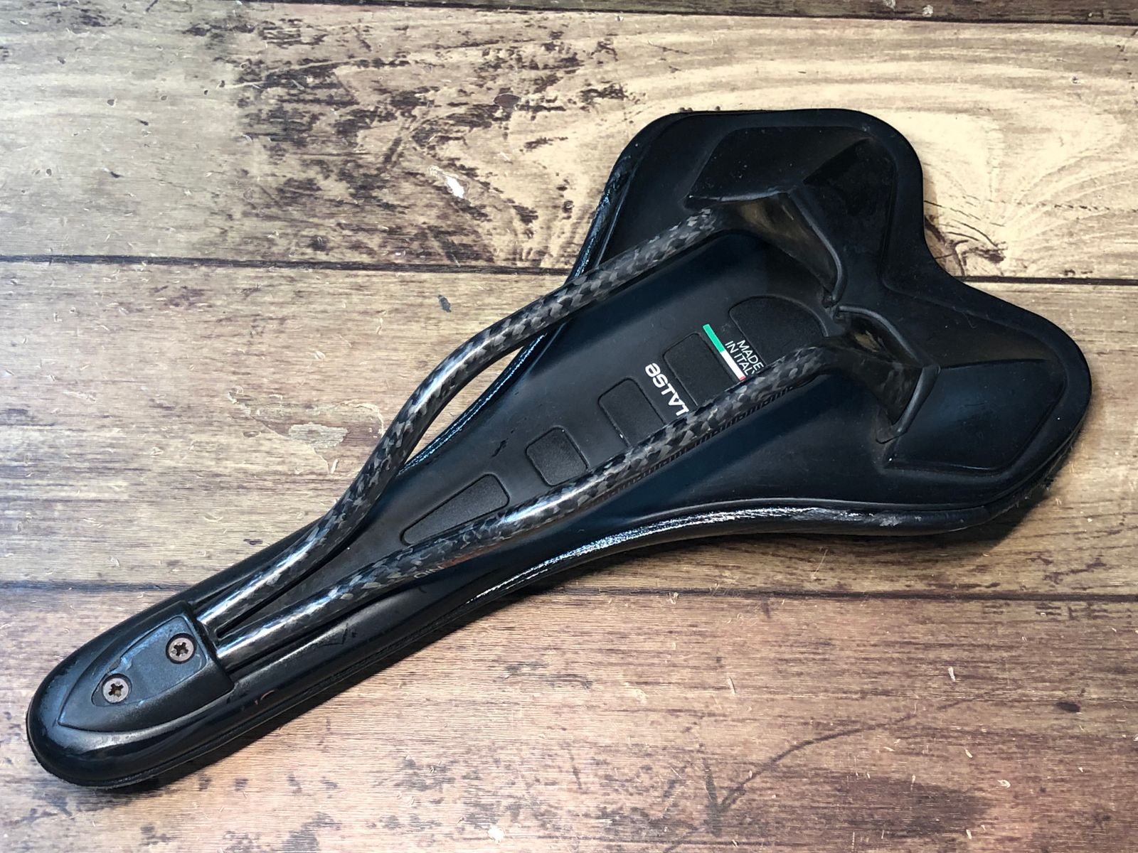 HG587 アスチュート ASTUTE スカイライト SKYLITE SR サドル カーボン