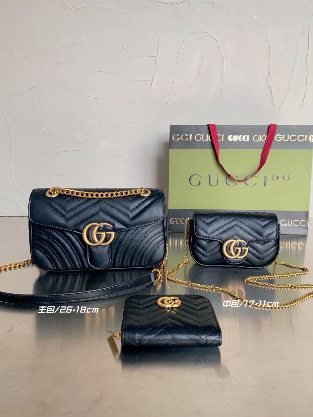 GUCCI グッチ　定価35000円程度　週末配送のため値下げ中 GUCCI グッチ スニーカー 499410 96G50 エース (GUCCI